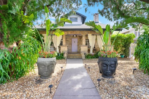 Casa Alaïa West Brickell Sleeps 20 Pool&Spa Villa in Coral Gables