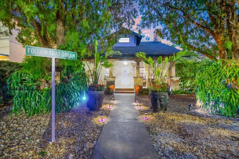 Casa Alaïa West Brickell Sleeps 20 Pool&Spa Villa in Coral Gables