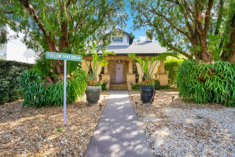 Casa Alaïa West Brickell Sleeps 20 Pool&Spa Villa in Coral Gables