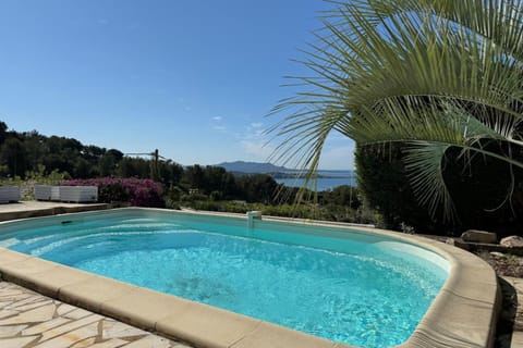 Les Flots Bleus - Maison piscine avec vue mer House in French Riviera