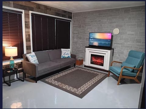 Communal lounge/ TV room, Living room, fireplace