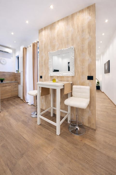 TV and multimedia, Kitchen or kitchenette, Dining area, minibar