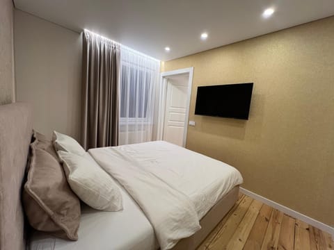 Bed, TV and multimedia, Photo of the whole room, Evening entertainment