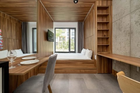 Bed, TV and multimedia, Seating area, Dining area