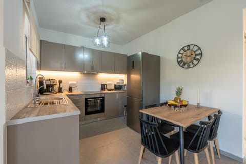 Kitchen or kitchenette, Dining area, dishwasher, oven, stove, toaster