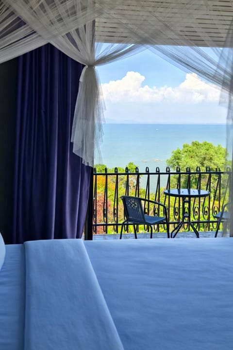 Bed, View (from property/room), Balcony/Terrace, Photo of the whole room, Bedroom, Sea view