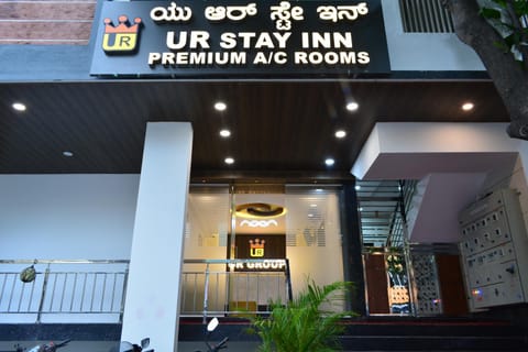 Property building, Facade/entrance, Property logo or sign, Logo/Certificate/Sign, Text overlay, Street view, Certificate/Award