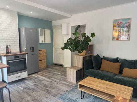 Kitchen or kitchenette, Living room