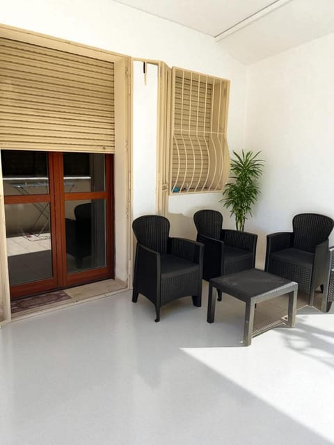 Property building, Garden, Balcony/Terrace