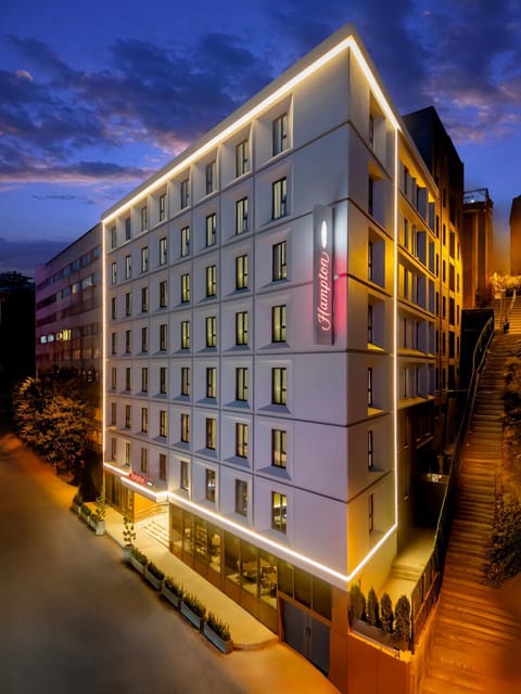 Property building, Facade/entrance, Off site, Night, Street view, Quiet street view