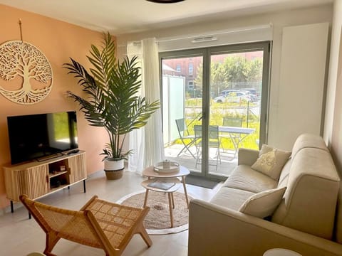 Patio, TV and multimedia, Living room