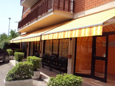Facade/entrance