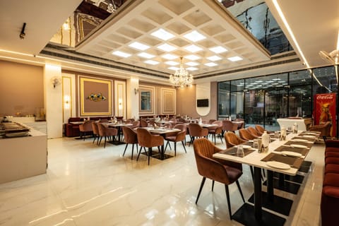 Restaurant/places to eat, Seating area