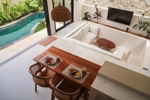 TV and multimedia, Living room, Dining area, Pool view