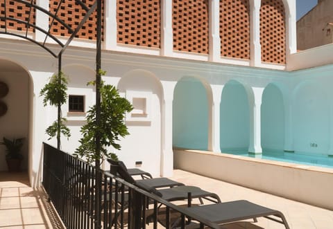 Garden, Swimming pool, Drinks, Public Bath, sunbed