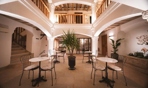 Property building, Patio, Inner courtyard view