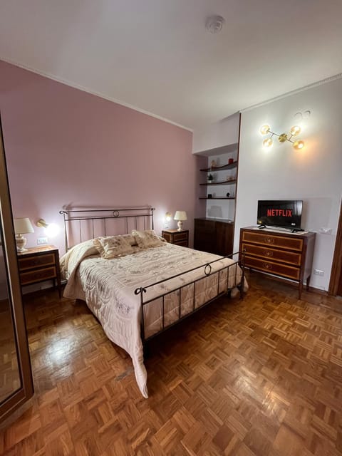 Bed, People, TV and multimedia, Balcony/Terrace, Photo of the whole room, Bedroom, Guests, children, Family, furniture, heating, internet, locker, towels, wedding, air conditioner