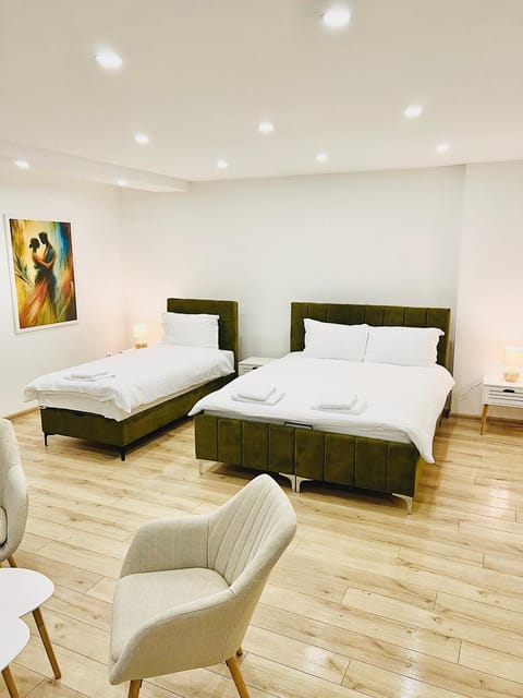 Bed, Photo of the whole room, Seating area, Bedroom