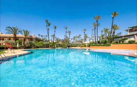 Swimming pool, sunbed