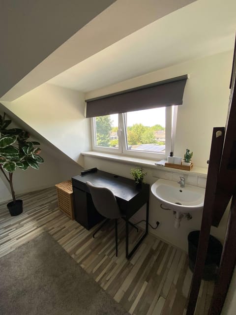 Cozy Private Room Central Location Inn in Eindhoven