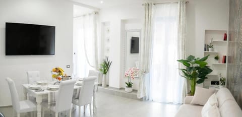 TV and multimedia, Living room, Seating area, Dining area