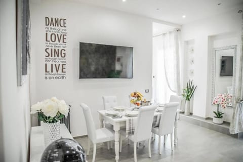 Living room, Decorative detail, Seating area, Dining area