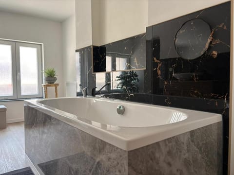 Petite maison typique en Outremeuse - 2 à 4 personnes House in Liège