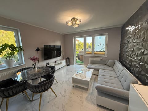 Communal lounge/ TV room, TV and multimedia, Living room, Seating area