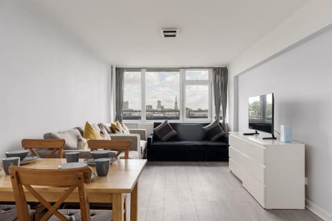 TV and multimedia, Living room, Dining area, City view