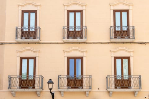 Property building, Internal: Not applicable to any particular room