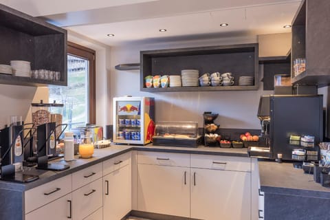 Coffee/tea facilities, Food and drinks, Food, Breakfast, toaster