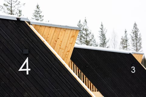 Property building, Facade/entrance, Day