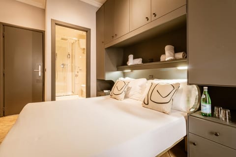 Bedroom, towels, wardrobe