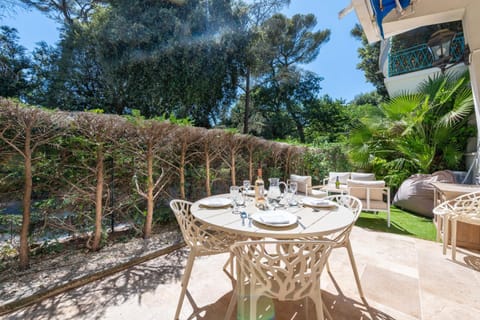 Patio, Garden, Dining area
