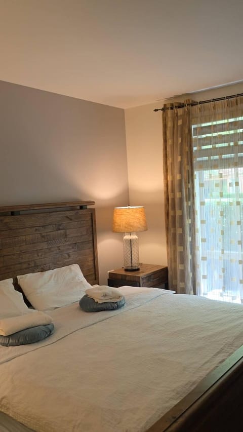 Private Room in Vibrant Vancouver - with share living room and kitchen Vacation rental in Richmond