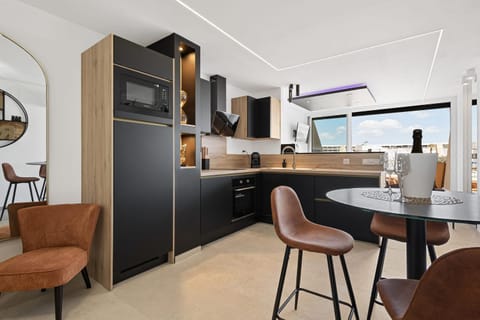 Kitchen or kitchenette, Living room