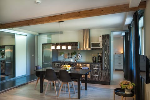 Kitchen or kitchenette, Living room