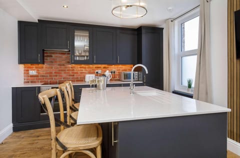 Dining area, kitchen