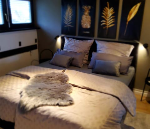 Bed, Photo of the whole room