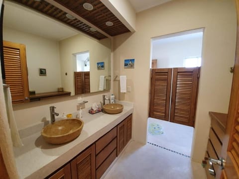 CHARLYS PARADISE, adult house, 3 rooms, sea view House in Brisas de Zicatela