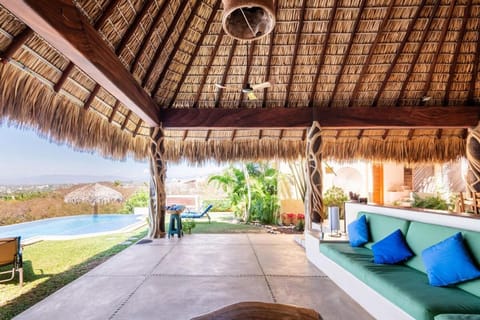 CHARLYS PARADISE, adult house, 3 rooms, sea view House in Brisas de Zicatela