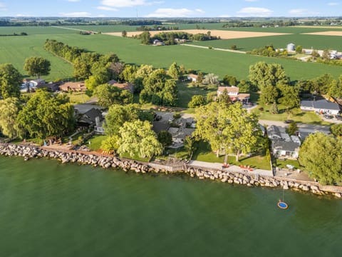 Birds Eye View on Erie with Hot Tub & Game Room House in Leamington