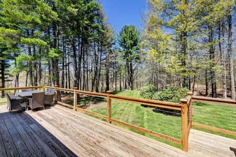 Cottage in the woods House in Lakeville