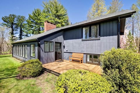 Cottage in the woods House in Lakeville