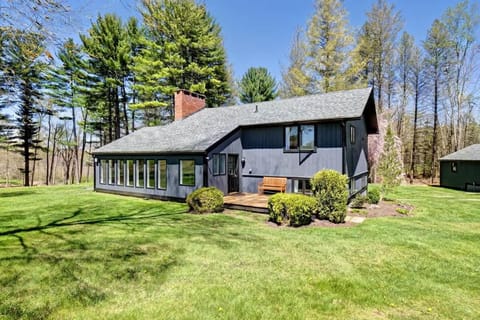 Cottage in the woods House in Lakeville