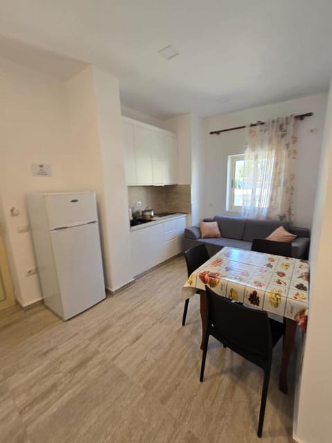 Kitchen or kitchenette, Seating area