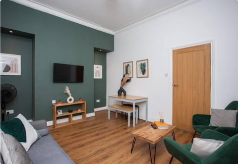 3BR Retreat High Barnes Wifi House in Sunderland