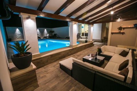 Swimming pool, Swimming pool