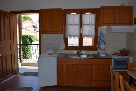 Kitchen or kitchenette, kitchen