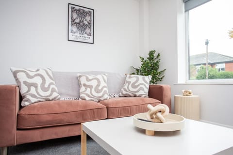 Vacant Nests The Darwin Stylish Wifi House in Hartlepool